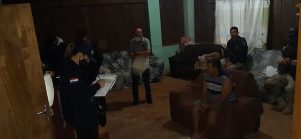 Realizan varios allanamientos en busca de los asesinos del guardiacárcel - Nacionales - ABC Color