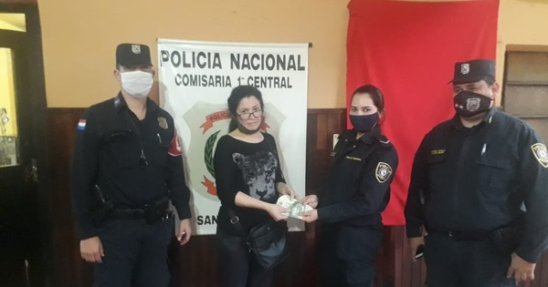 Policías devuelven cartera con G. 9 millones que fue perdida en la calle