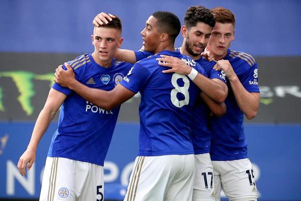 El Leicester se mantiene a la pesca de la Champions