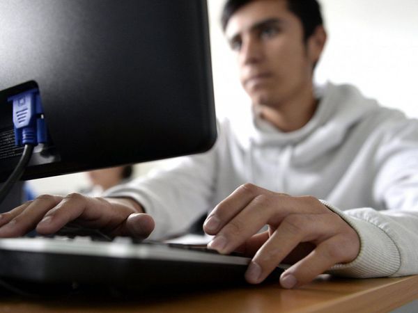 Senado aprueba proyecto que libera internet para estudiantes