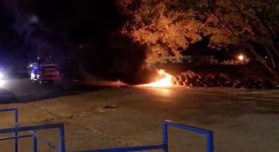 Pedro Juan: Desconocidos incendian cubiertas en la línea internacional - Nacionales - ABC Color