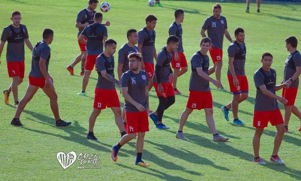 Reinicio del fútbol en duda por explosión de casos de covid-19 en clubes