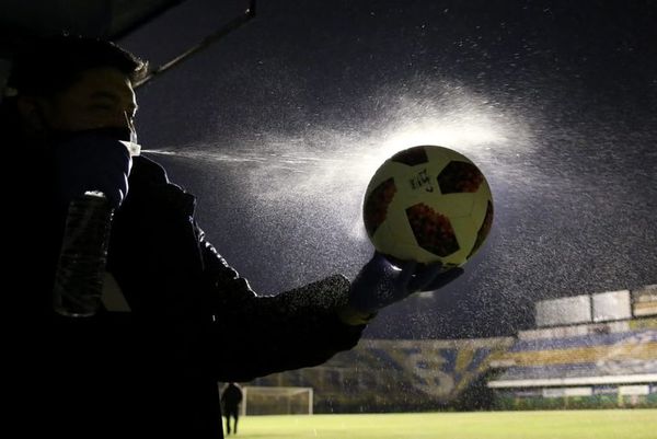 La reanudación de la temporada está en suspenso por los positivos - Fútbol - ABC Color