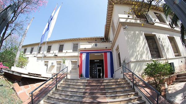 Tres casos confirmados de Covid-19 en el Ministerio de Salud