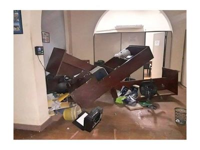 Vándalos atropellaron y destrozaron al Kure