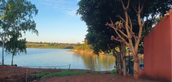 Costanera de Ciudad del Este sigue siendo usurpada por avivados