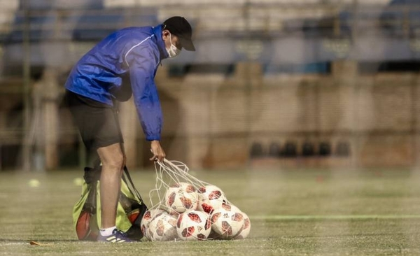 HOY / Brote de coronavirus posterga el retorno del fútbol paraguayo