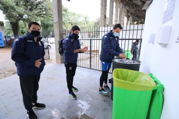 Brunstein: “El covid no se va a adaptar al fútbol paraguayo” - Fútbol - ABC Color