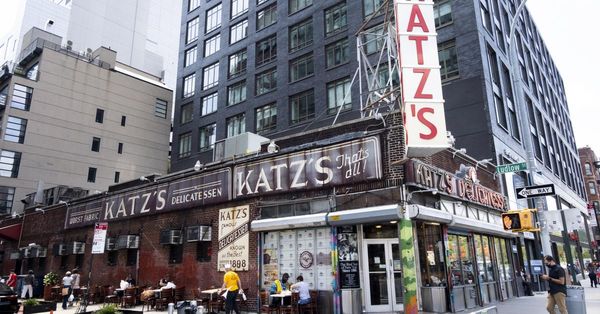 Nueva York anuncia más restricciones para bares y restaurantes para evitar la propagación del coronavirus » Ñanduti