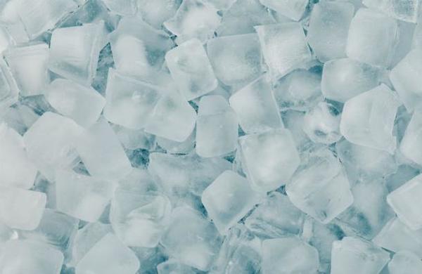 El truco para hacer hielo en casa como el envasado - SNT