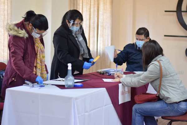 Universitarios becados de la EBY recibirán desembolsos de recursos la próxima semana - ADN Paraguayo