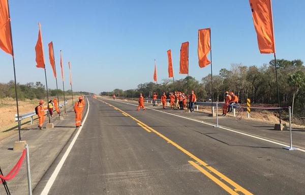 Inauguran 54 kilómetros del Corredor Vial Bioceánico