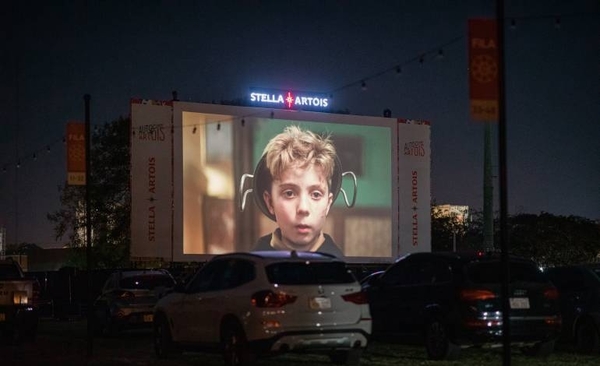 HOY / Autocine de Stella Artois realizado en el Complejo Barrail fue todo un éxito