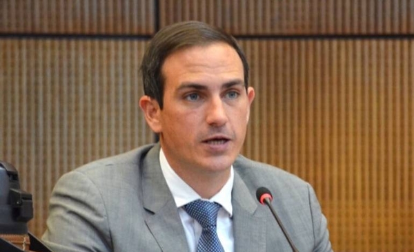 HOY / Senador Stephan Rasmussen del partido Patria Querida, sobre un proyecto de ley que pretende separar salud y jubilaciones en IPS
