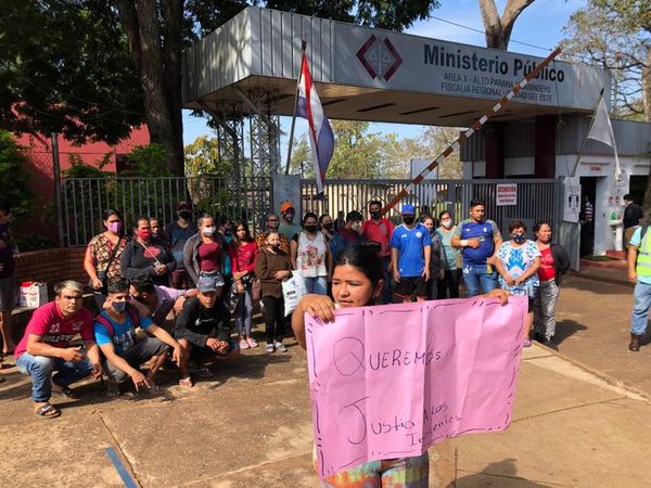 Tiroteo CDE: Familiares se manifiestan para pedir liberación de detenidos - ABC en el Este - ABC Color