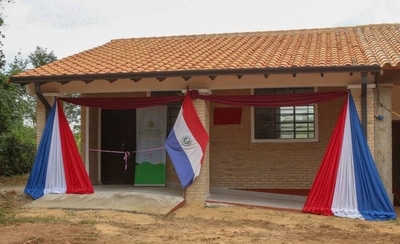HOY / Paraguarí: siguen equipando escuelas y colegios del departamento a la espera de los alumnos