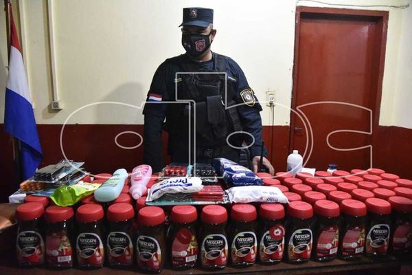 Detienen a tres mujeres por hurto de productos en Abasto Norte - Nacionales - ABC Color