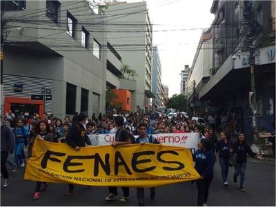 Secundarios exigen más tecnología para disminuir brecha en pandemia