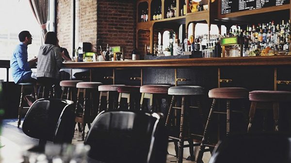 En EE.UU., no todos los restaurantes tienen prisa por reabrir sus comedores