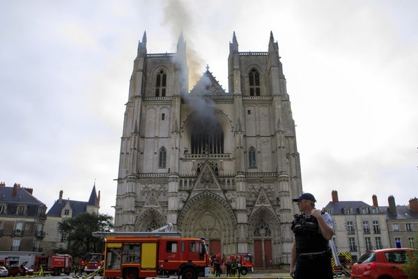 Un incendio en la catedral de Nantes reaviva el triste recuerdo de Notre Dame » Ñanduti