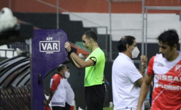 HOY / Árbitros tampoco tienen covid-19 según análisis de contrastación