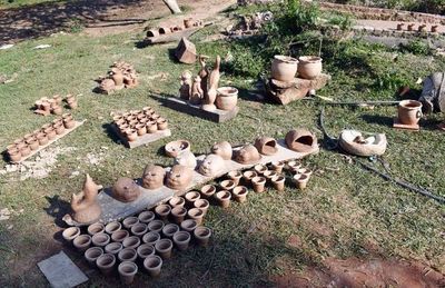 Hermanos trabajan hace   treinta años  en moldeado del barro,  en Caacupé - Nacionales - ABC Color