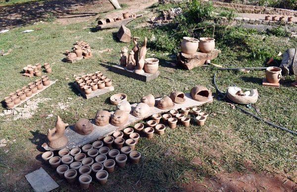 Hermanos trabajan hace treinta años en moldeado del barro, en Caacupé - Nacionales - ABC Color