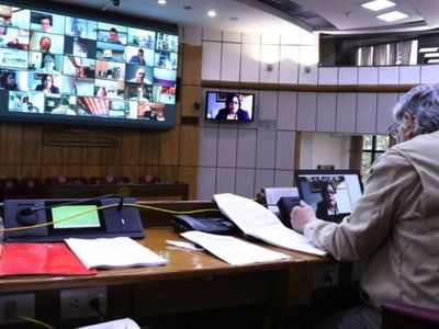 Consideran peligroso que luguista presida Comisión de Hacienda