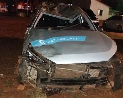Volcó tras desviar a una motocicleta - ABC en el Este - ABC Color