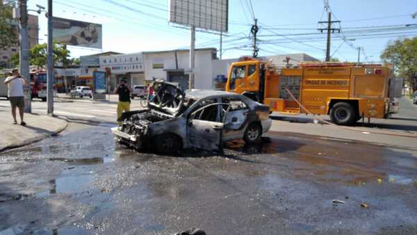 Aparatoso accidente sobre San Martín deja cuantiosos daños materiales » Ñanduti