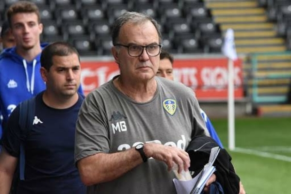 HOY / El Leeds de Bielsa celebra el ascenso con victoria y pasillo de honor