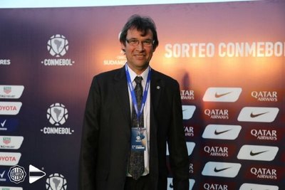 Raúl Amarilla cumple 60 años y Conmebol lo celebra con emotivo reconocimiento