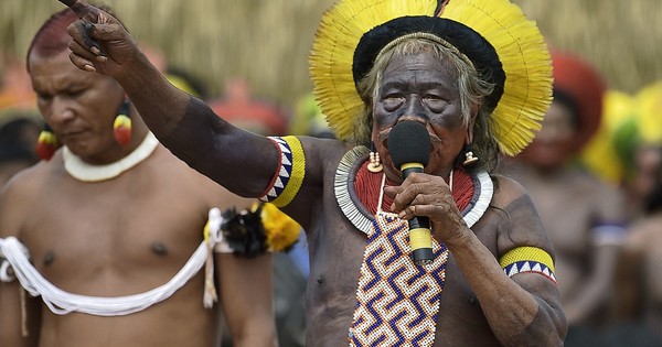 El Cacique Raoni, muy debilitado tras la muerte de su esposa