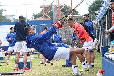 Por ahora son 3 casos positivos confirmados y el '12' no podrá reiniciar el Apertura