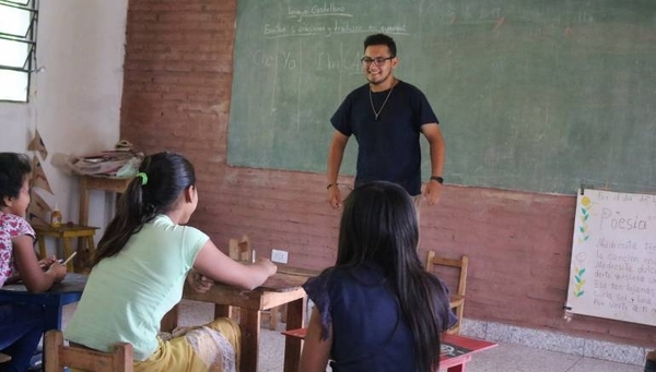 HOY / Por su cumpleaños, colecta celulares para que niños indígenas puedan dar clases