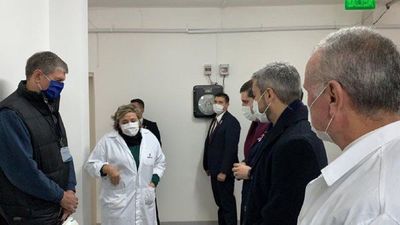 Coordinadora de laboratorio renuncia y acusa a Salud por falta de ética