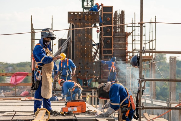 Ya están las DOS MEGAS VIGAS del segundo puente, del lado brasileño