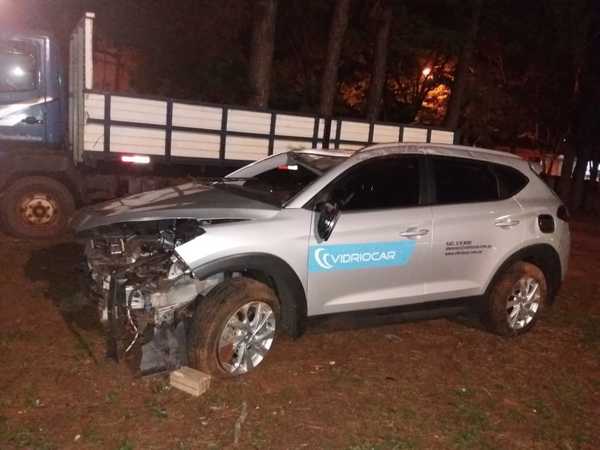 Dos hombres heridos tras vuelco de lujosa camioneta sobre Ruta 02 PY
