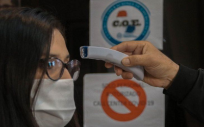 HOY / Termómetro infrarrojo: la toma correcta de temperatura es en la frente, aseguran expertos