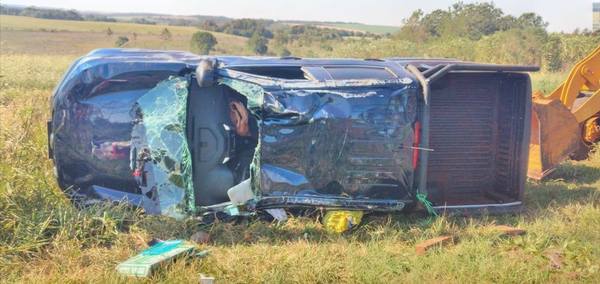 VUELCO DE CAMIONETA EN EL CRUCE SAN BENITO – OBLIGADO.