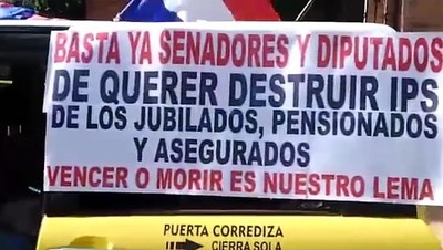 Con sonoros escraches, cruzada antiprivatista del IPS hace retroceder a “vendepatrias” - La Mira Digital