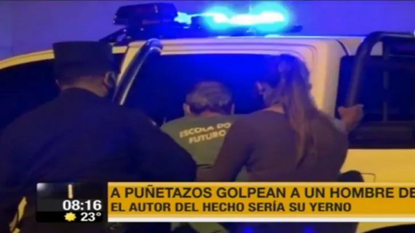 Golpeó y tiró contra una mesa a su suegro de 93 años