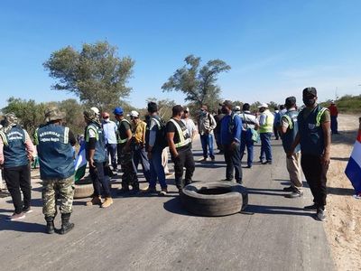 Indígenas cierran la Transchaco en el km 494 - Nacionales - ABC Color