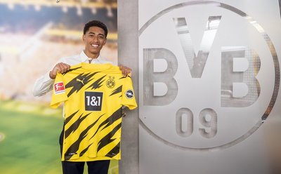 Borussia Dortmund presenta a su nuevo jugador al ritmo de The Beatles