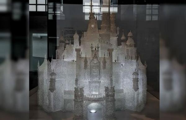 Niños jugaban en un museo y destrozaron el castillo de vidrio soplado más grande del mundo - SNT