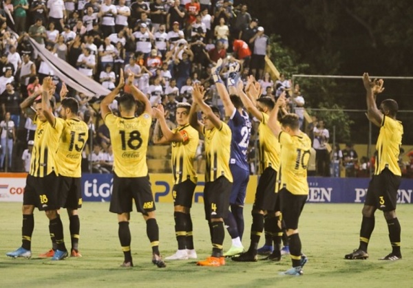 Plantel aurinegro repudia que se haya puesto en duda el profesionalismo de futbolistas - Megacadena — Últimas Noticias de Paraguay