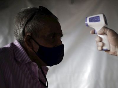 Salud señala que toma con termómetro infrarrojo debe hacerse en la frente