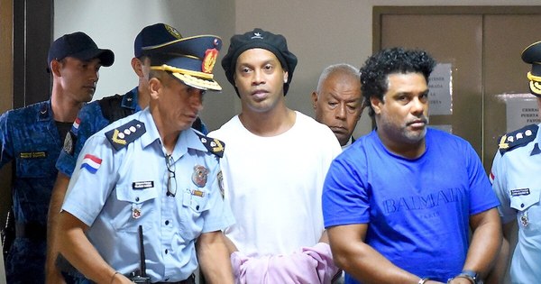 Fiscalía tiene hasta noviembre para pedir juicio oral o salida alternativa para Ronaldinho