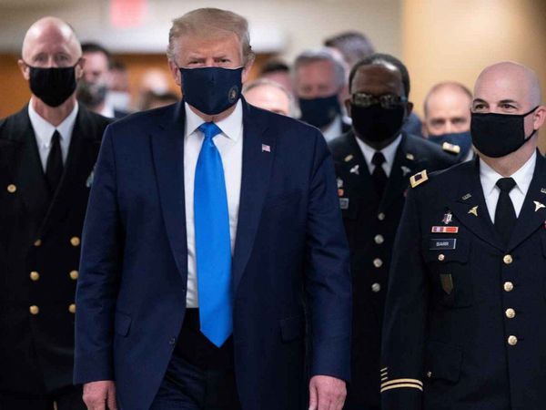 Trump ahora dice que llevar mascarillas es "patriótico"