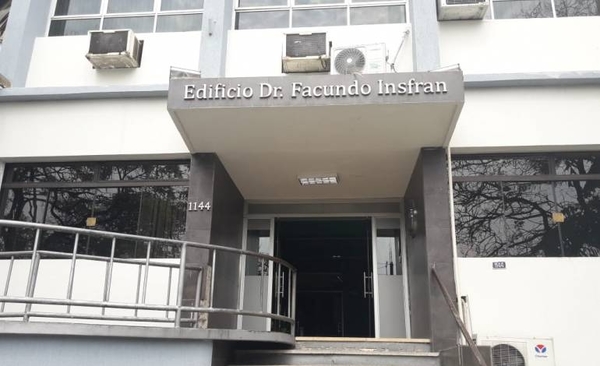 HOY / Suspenden la atención presencial en el Edificio Facundo Insfrán del IPS, por aglomeración